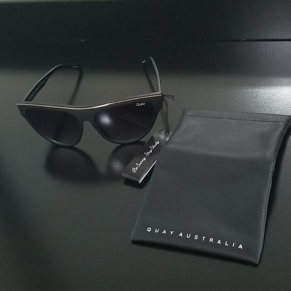 Quay Australia Flight Risk Sunglasses Black/Smoke - Picture 9 of 11